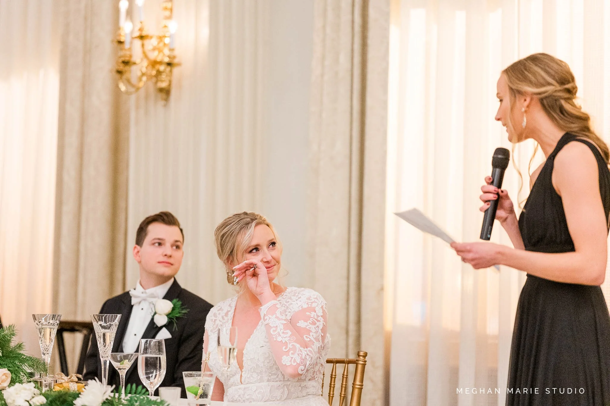 Columbus-cincinnati-troy-dayton-ohio-wedding-photographer-couple-the-ohio-courthouse-statehouse-the-hilton-westin