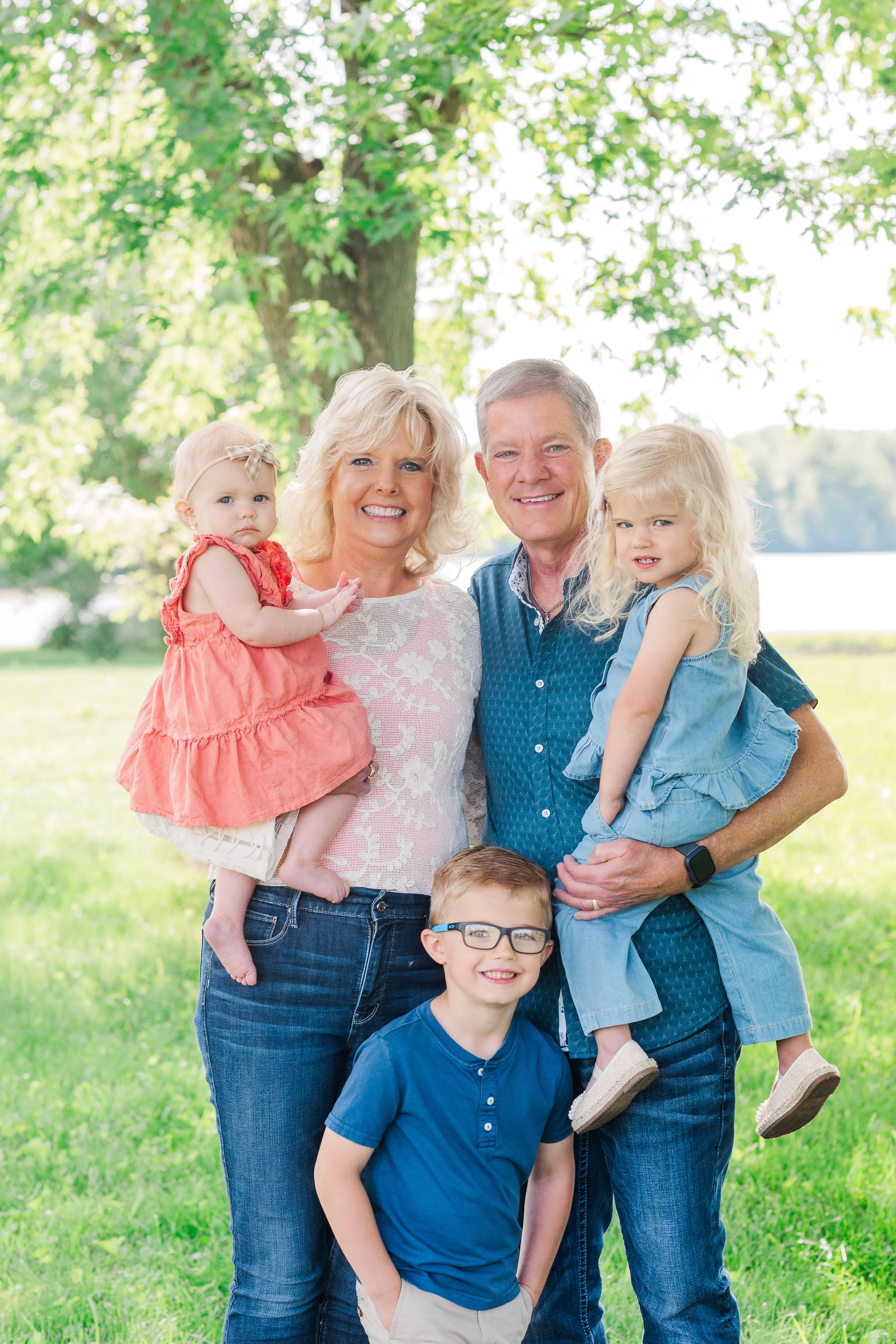 grandparent-family-photos-spring-outdoor.jpg