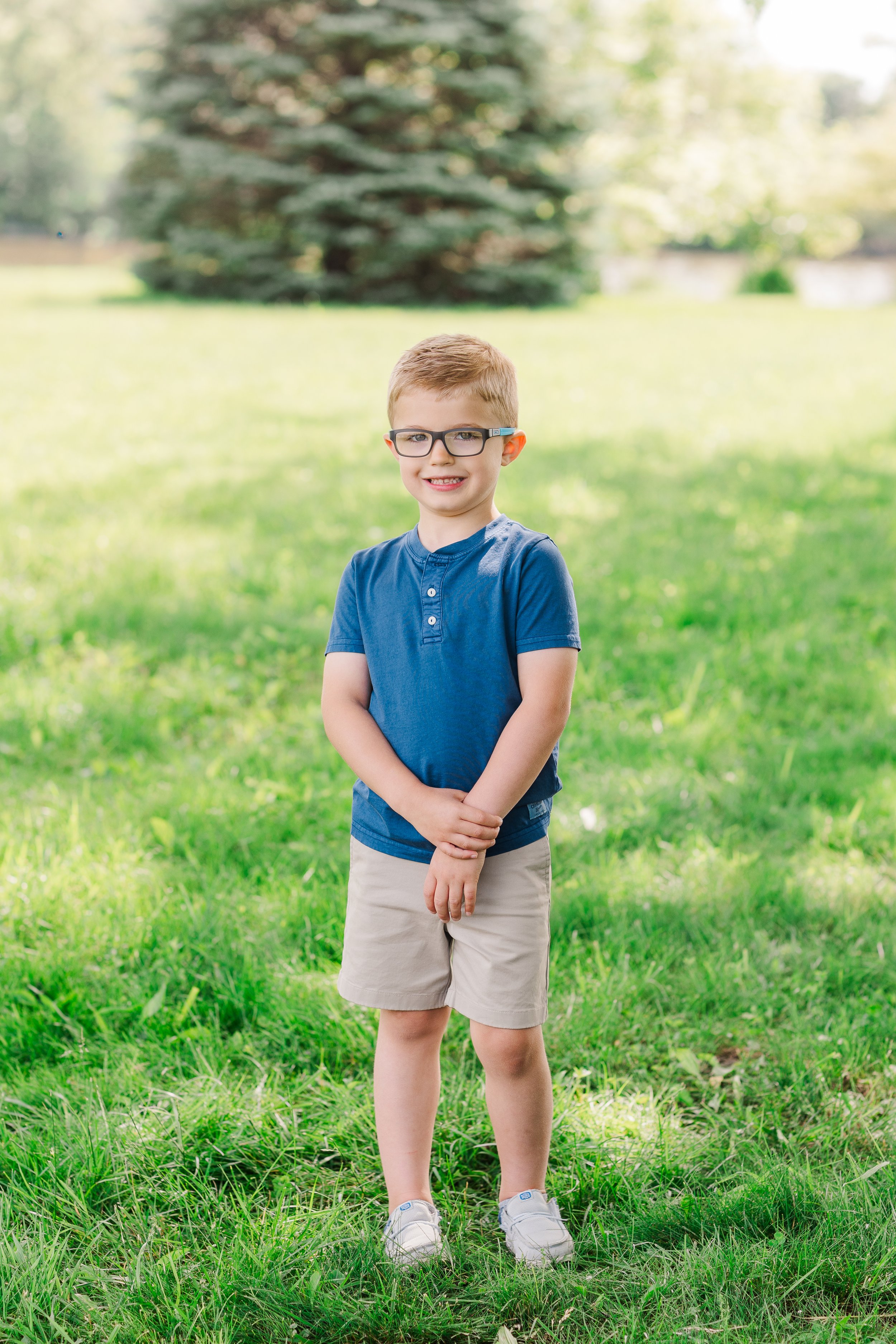 outdoor-summer-family-photos-kids.jpg
