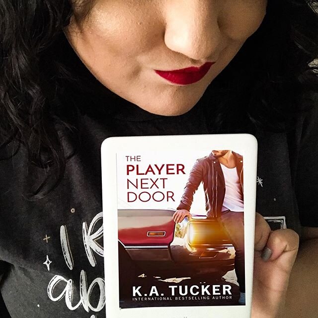 🚘 The Player Next Door 🚘 
@katucker_ has done it again in delivering another fantastic romance book. I absolutely love it so much and I even want more! Pick up a copy, you won&rsquo;t regret it.

Review link in bio.

#bookstagram #books #booklover 