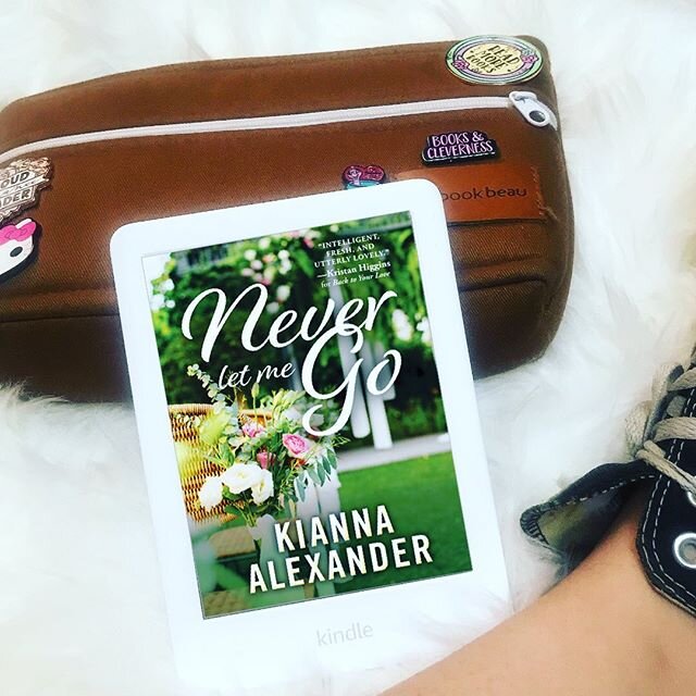 COVER REVEAL! Look at the gorgeous cover of @KiannaWrites&rsquo;s #NeverLetMeGo (out 9.1)! This book&rsquo;s got it all: 💐 Single dad 💐 Adorable baby girl 💐 The nanny who falls in love with them both

Enter to win first two books in the Southern G