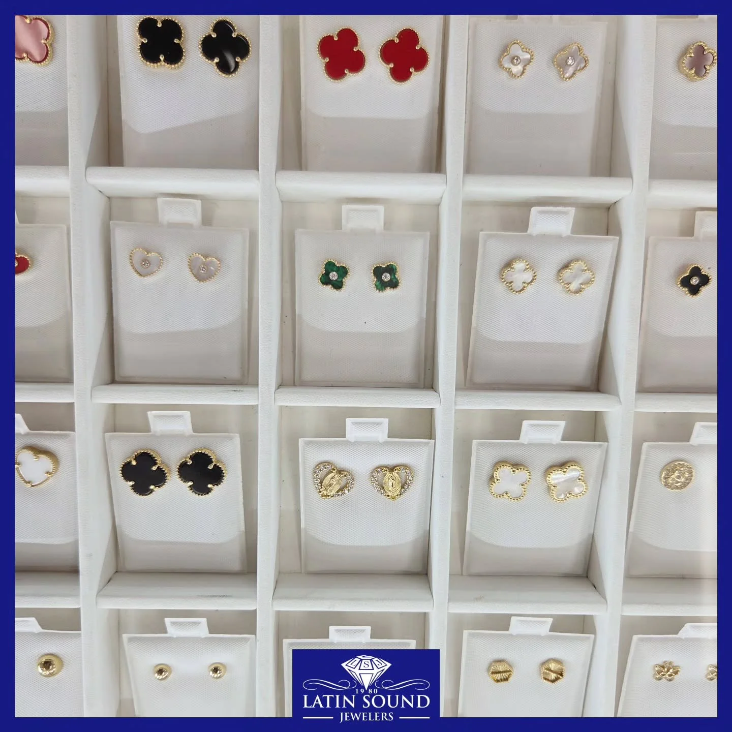 With the largest selection in Las Vegas, we&rsquo;re confident you&rsquo;ll discover the perfect pair of earrings.
💎
Con la selecci&oacute;n m&aacute;s grande de Las Vegas, estamos seguros de que encontrar&aacute;s el par de aretes perfecto.

#latin