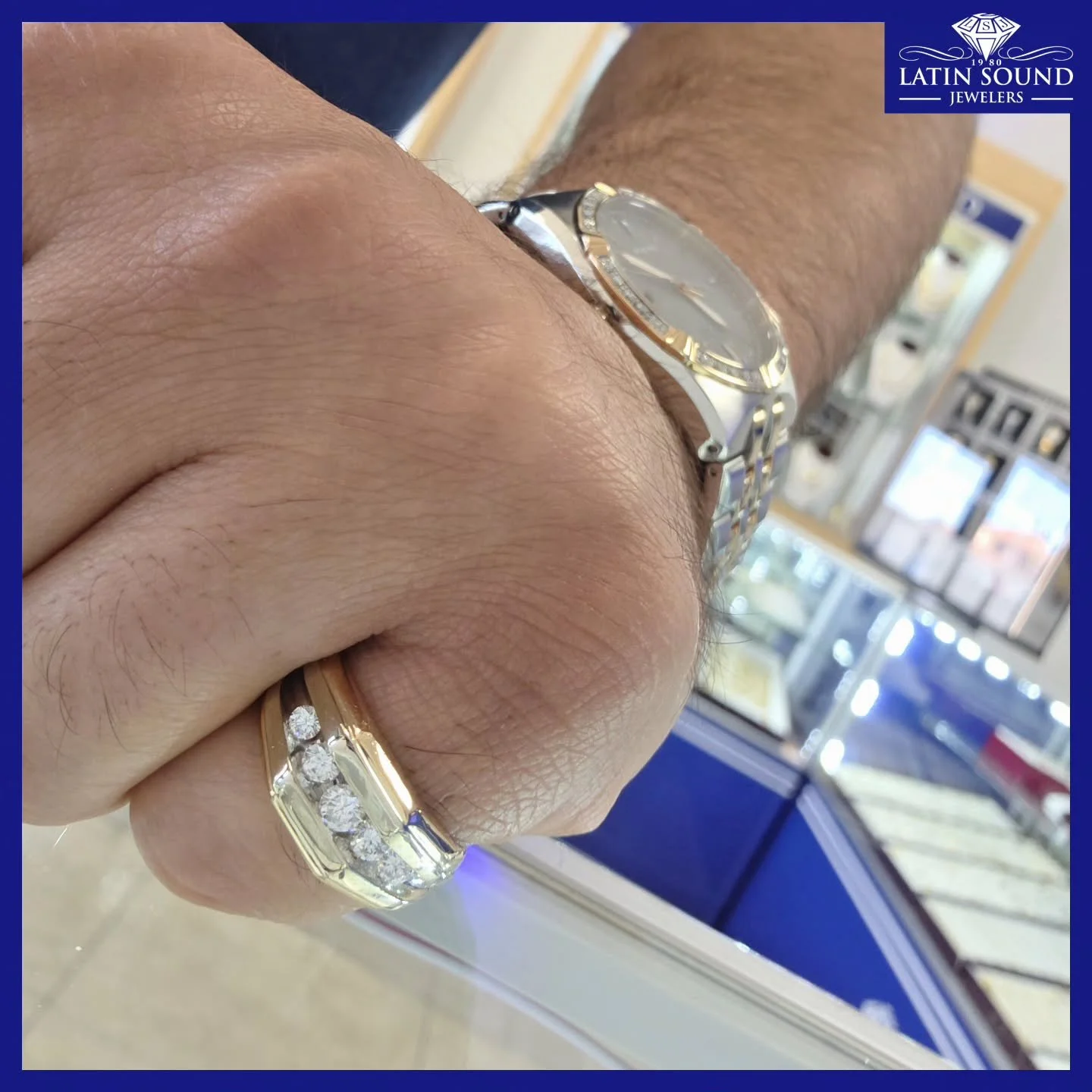 It&rsquo;s time to bring the pinky ring back into style.
💎
Ya es hora de que el anillo me&ntilde;ique vuelva a estar de moda.

#latinsoundjewelers