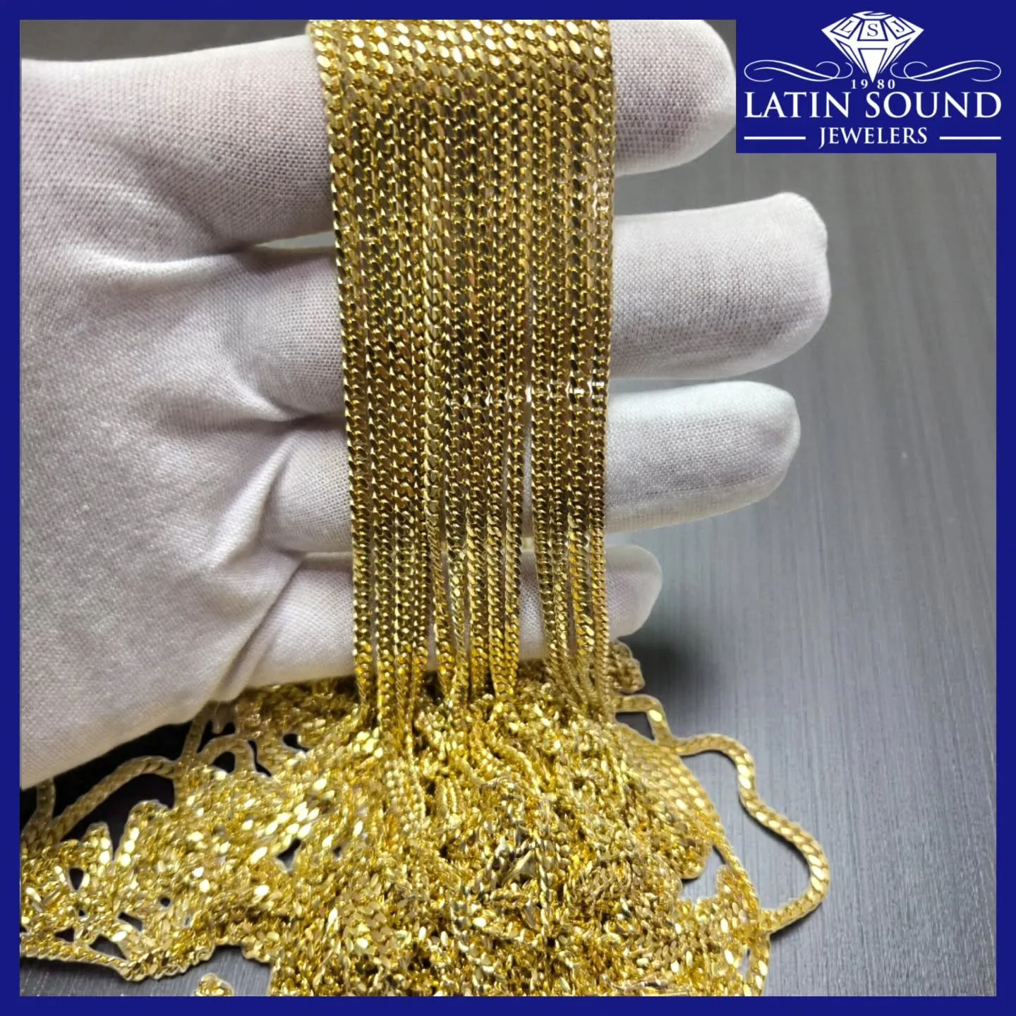 At Latin Sound Jewelers, tradition, luxury, and unbeatable prices await you.
💎
En Latin Sound Jewelers, tradici&oacute;n, lujo y precios incomparables te esperan. 

#latinsoundjewelers