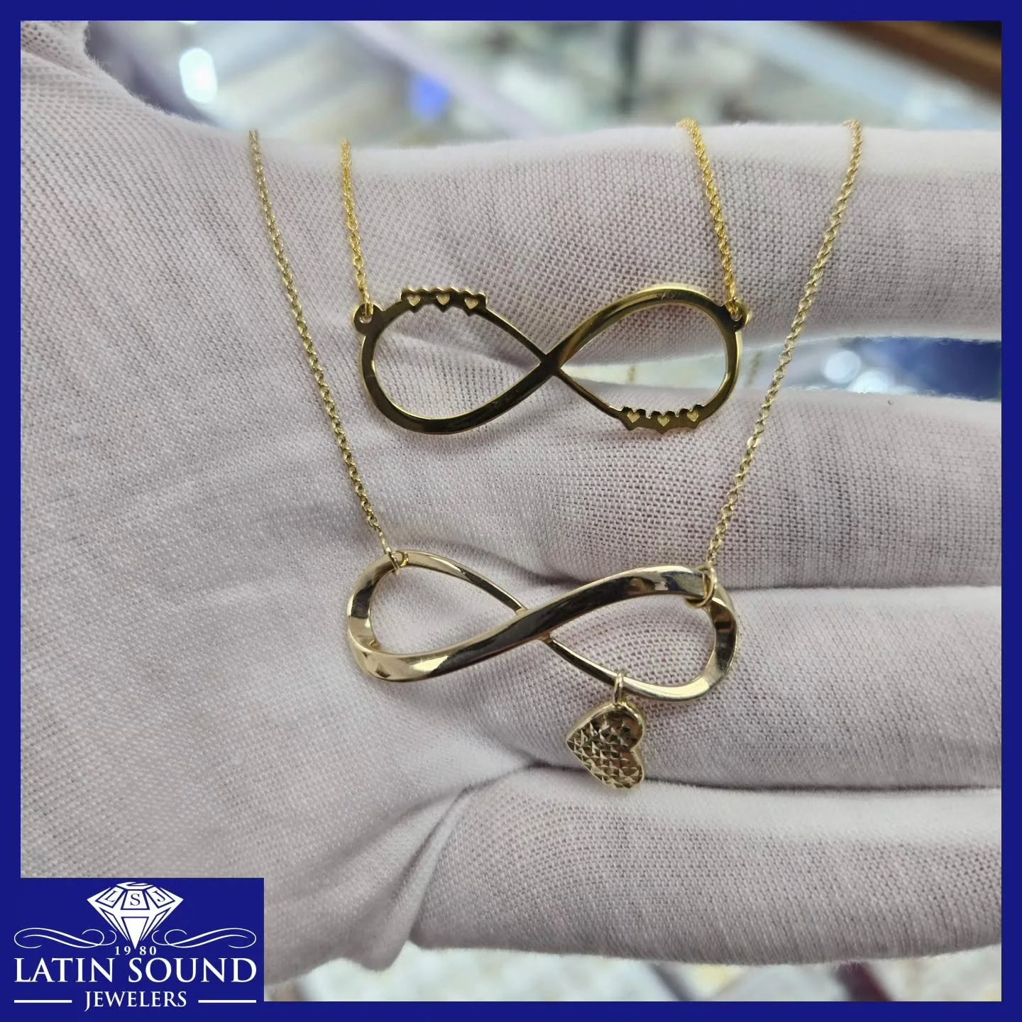 Infinity charms crafted with elegance and meaning, each piece custom-made to symbolize endless love, perfect for gifting or adding a special touch to your everyday style.
💎
Dijes de infinito hechos con elegancia y significado, cada pieza personaliza