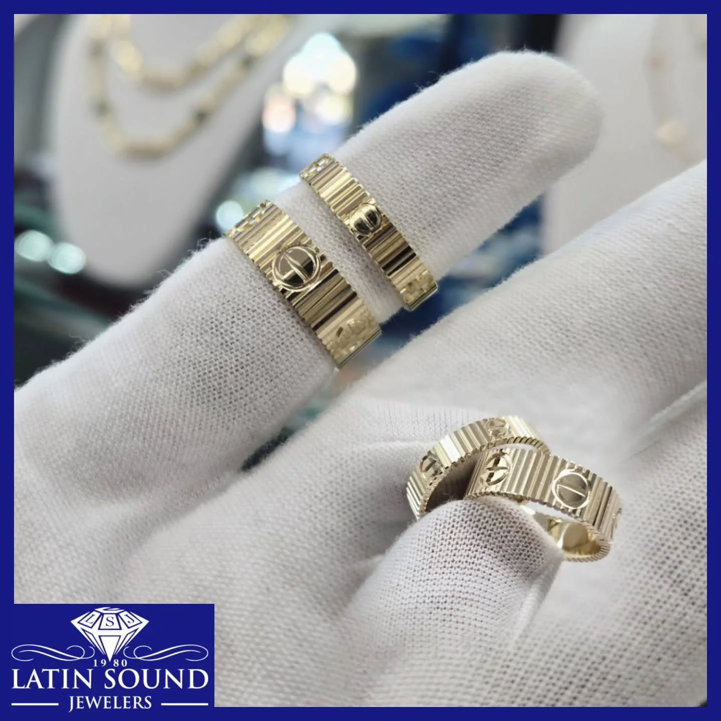 Stunning designer bands available in two width options for the perfect fit.
💎
Impresionantes anillos de dise&ntilde;ador disponibles en dos anchos para un ajuste perfecto.

#latinsoundjewelers