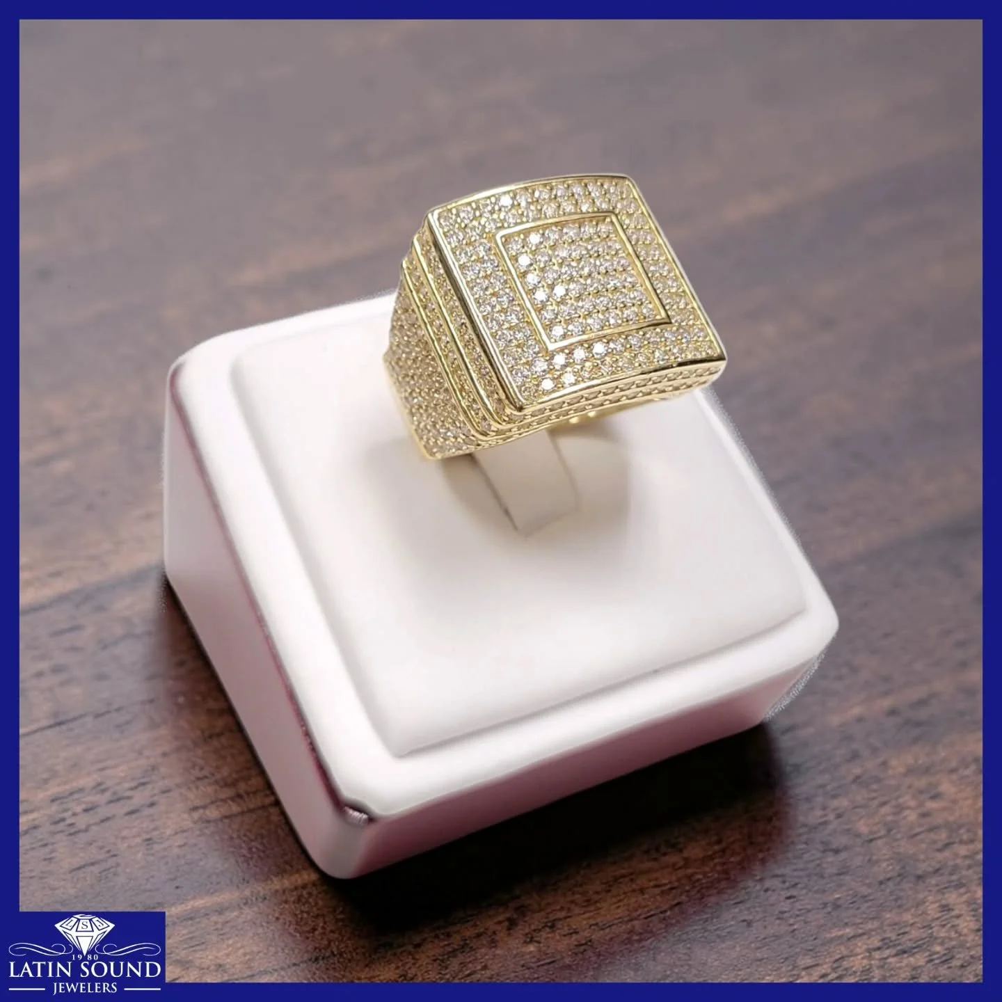 At Latin Sound Jewelers, tradition, luxury, and unbeatable prices await you.
💎
En Latin Sound Jewelers, tradici&oacute;n, lujo y precios incomparables te esperan. 

#latinsoundjewelers