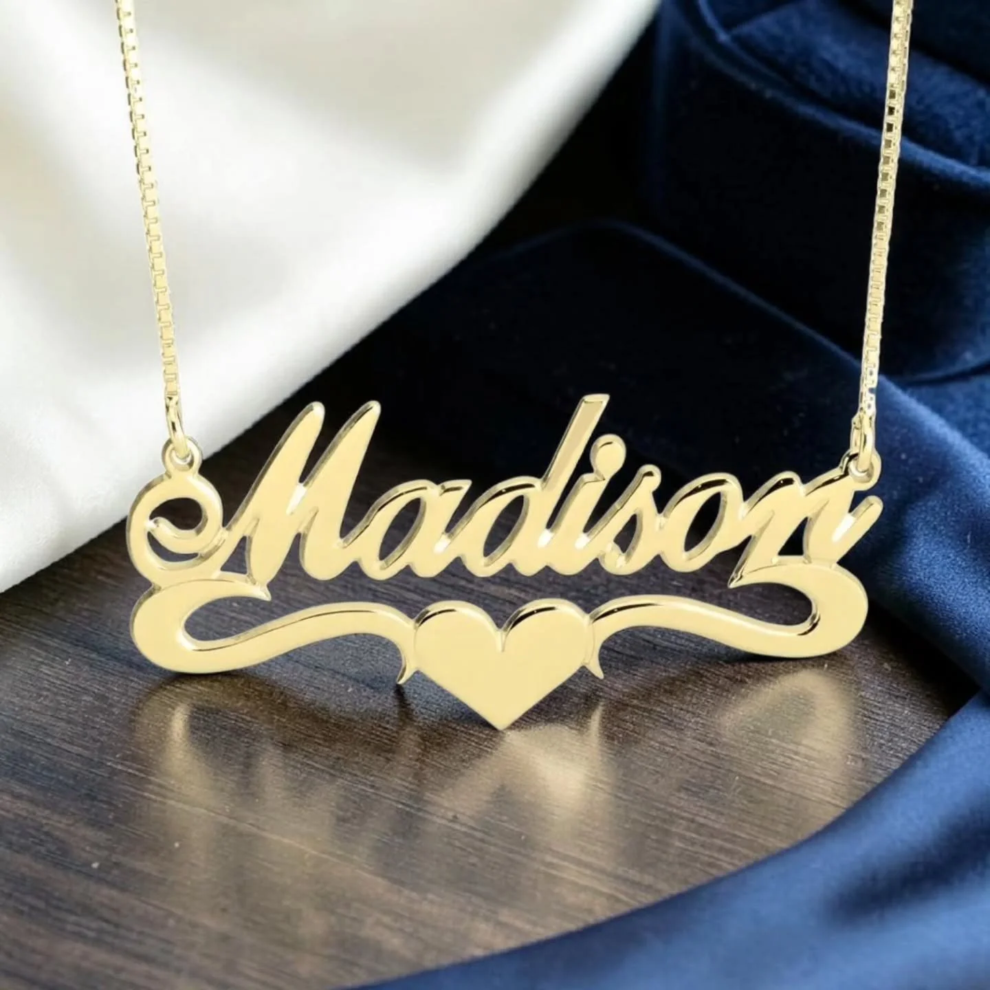 We create a wide variety of custom gold name pieces, bring us your idea and we&rsquo;ll turn it into a beautiful reality.
💎
Creamos una gran variedad de nombres personalizados en oro, tr&aacute;enos tu idea y la convertimos en una hermosa realidad.
