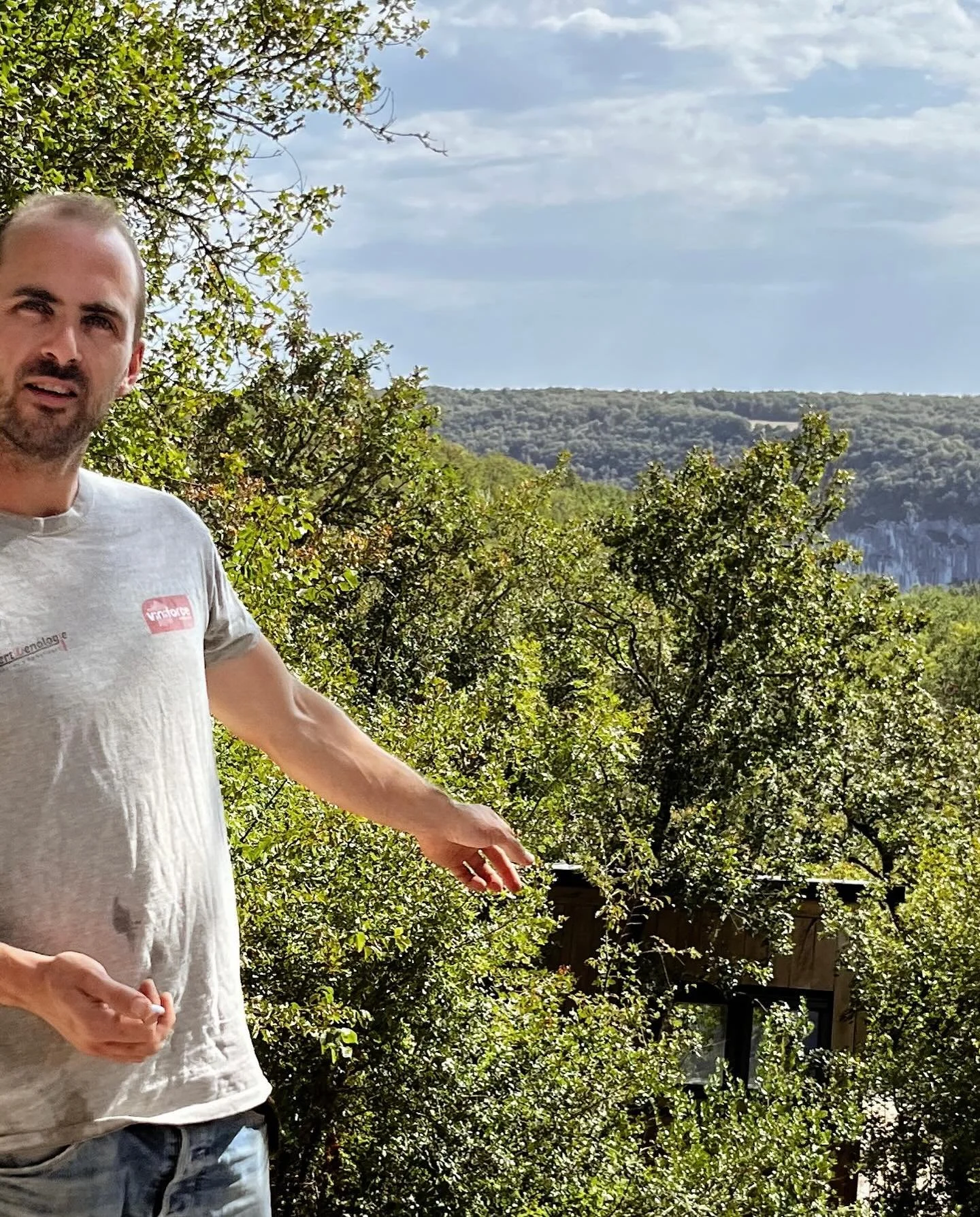 Do the Loco-motion! Caught up with talented #samuelbaylet @la.petite.foulee in between harvests… he’s our local #artisanvinficateur in #saintantoninnobleval. He’s creating this place, an amazing place on the edge of this hill oppos