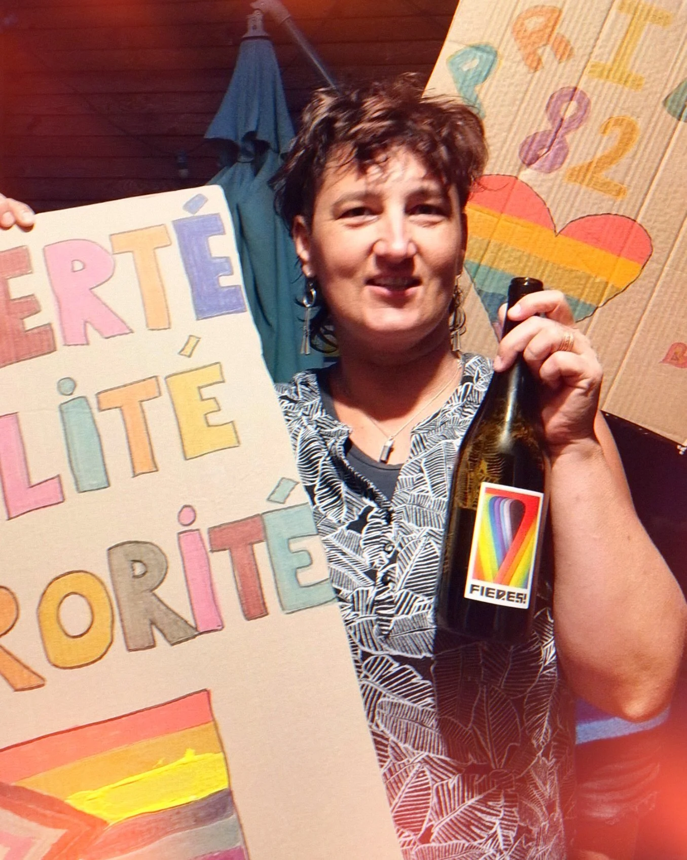 Les Fier&middot;e&middot;s ! 🌈
Ap&eacute;ro-pancartes hier soir pour la Pride de #Montauban demain avec la team @berangerelab, du duo &eacute;lectro-guinguette local Where Is Brian? (Facebook), et l&rsquo;artiste &eacute;lectro-pop @lalionmusic, ave