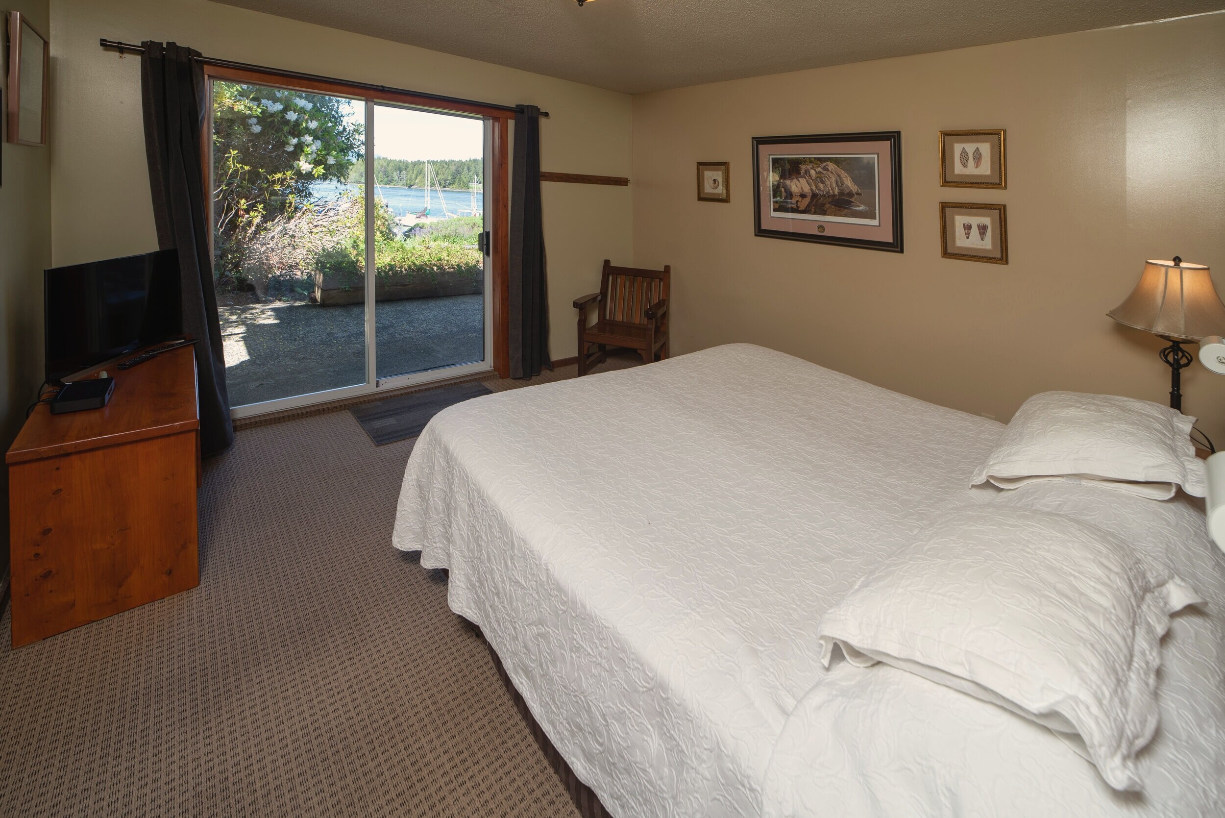 Rooms & Rates — Tofino Swell Lodge