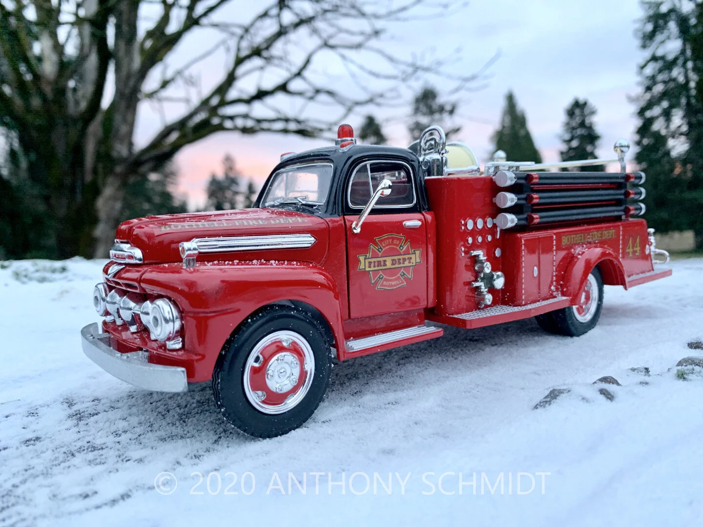 Red51FordF100FireTruck_2.jpg