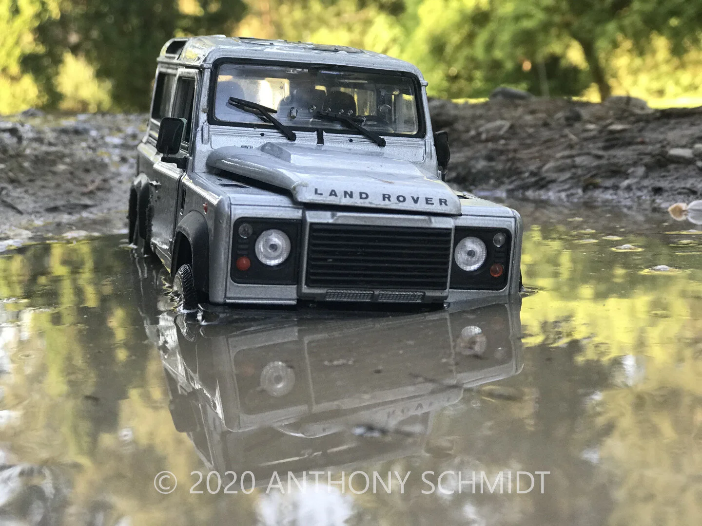 Silver02LandRoverDefender90.jpg