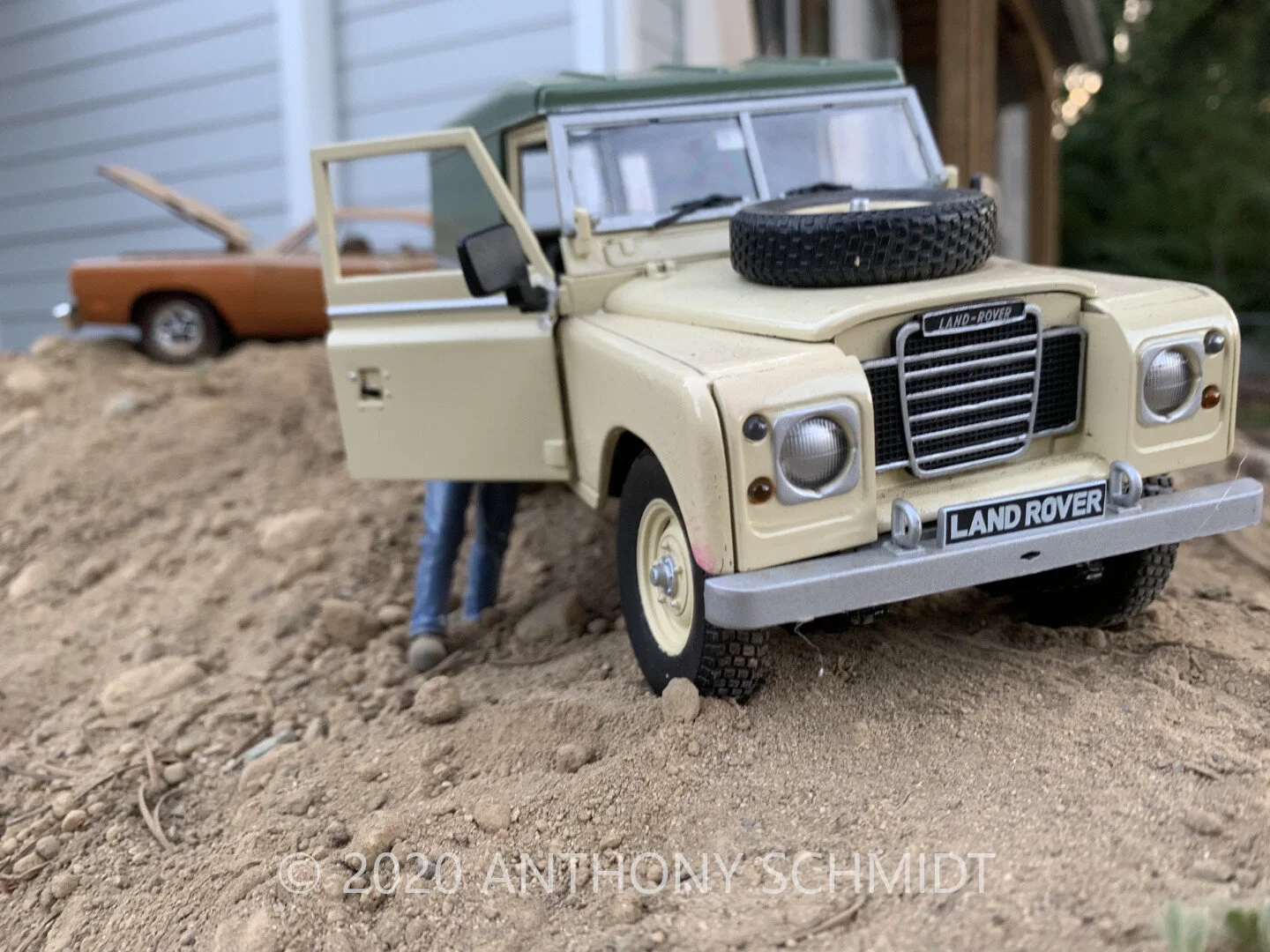 Tan72LandRoverSeries3.jpg