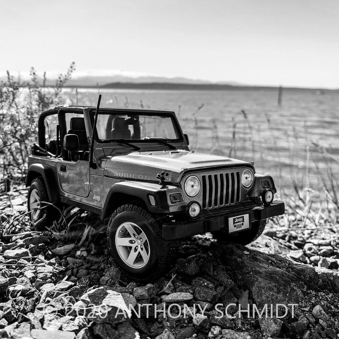 Black and white Jeep.jpg