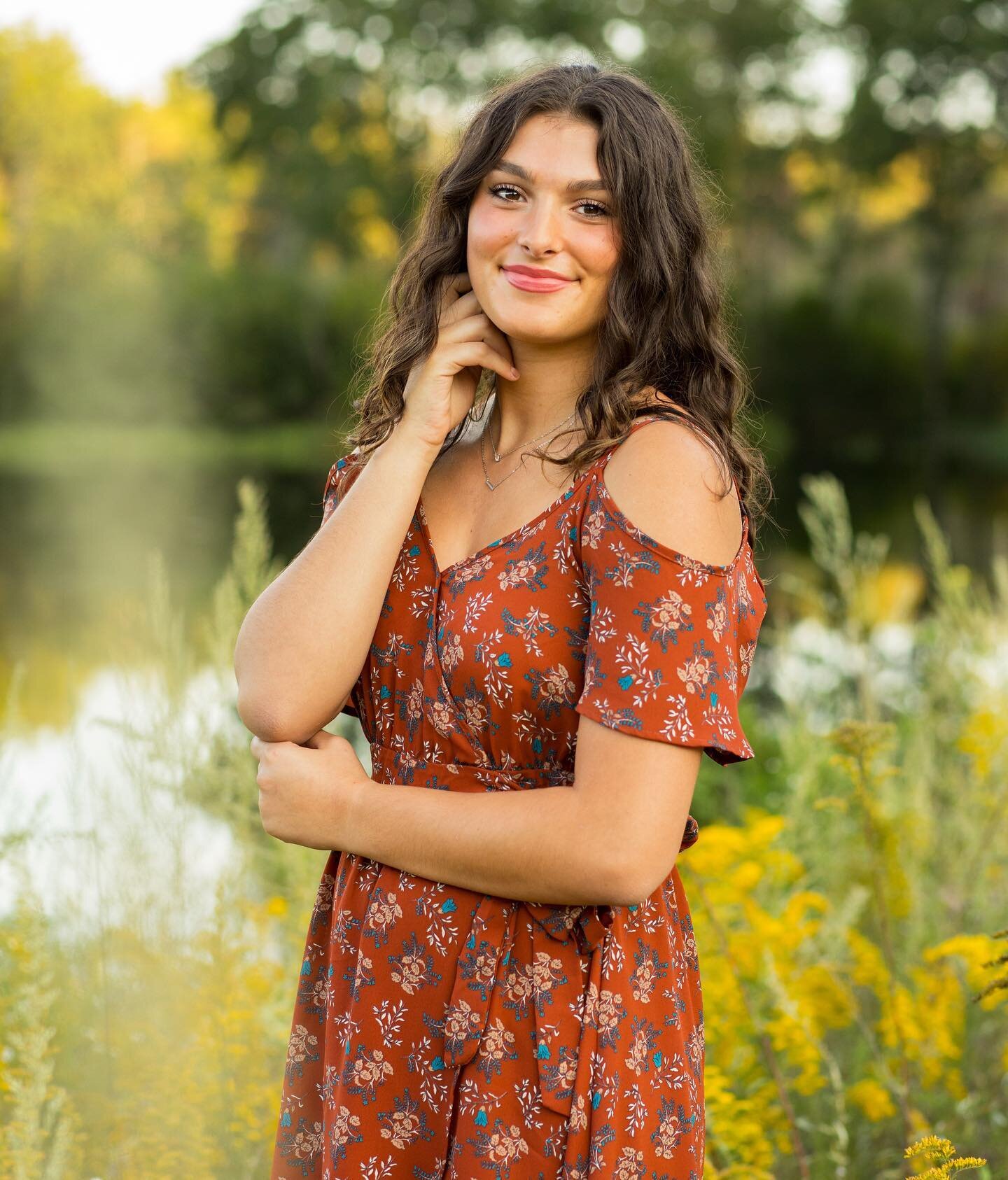 SO excited to share some of my favorites from this beautiful lady's Senior Portrait Session! 

Courtney was an absolute rockstar during her session as we caught the last bit of summer before the leaves started to change color. I can't believe how man
