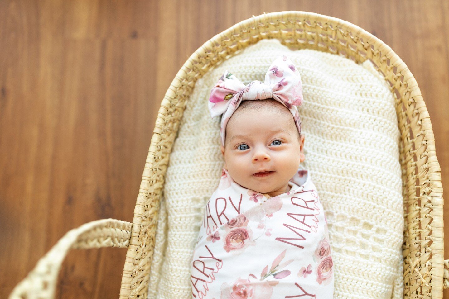 The first few weeks with your newborn can be a total blur. And the last thing you are thinking about is preparing for your upcoming session. That's why I love at-home lifestyle newborn sessions, where I take care of all the planning and preparation a