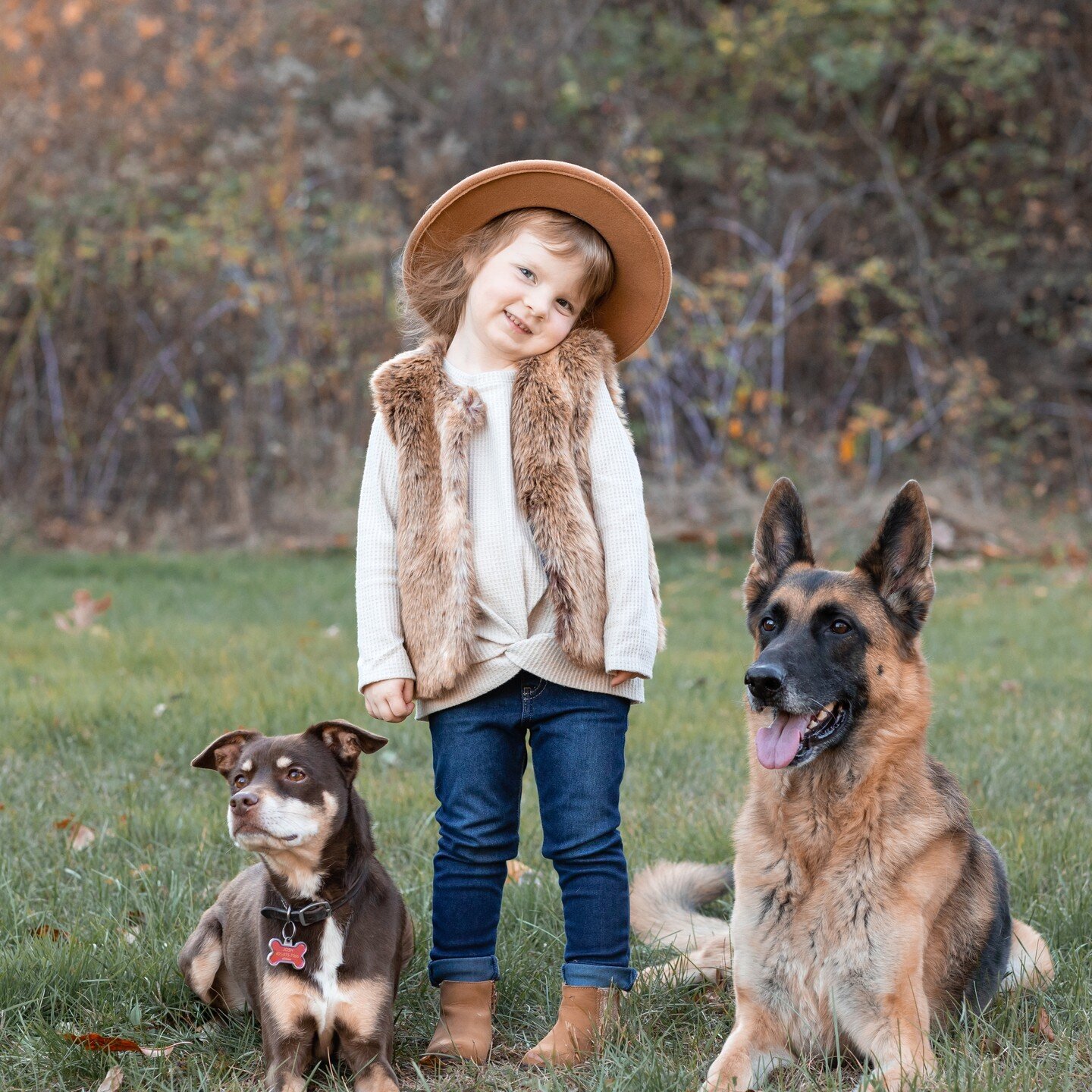 Dogs are always 10000% welcome to sessions! What would family portraits be without your fur babies?! 

Also, doesn't Charlotte look like a style icon in this portrait? Her fabulous vest is from @dandelionkidsnh.
.
.
.
.
.
.
.
.
#newhampshirenewbornph
