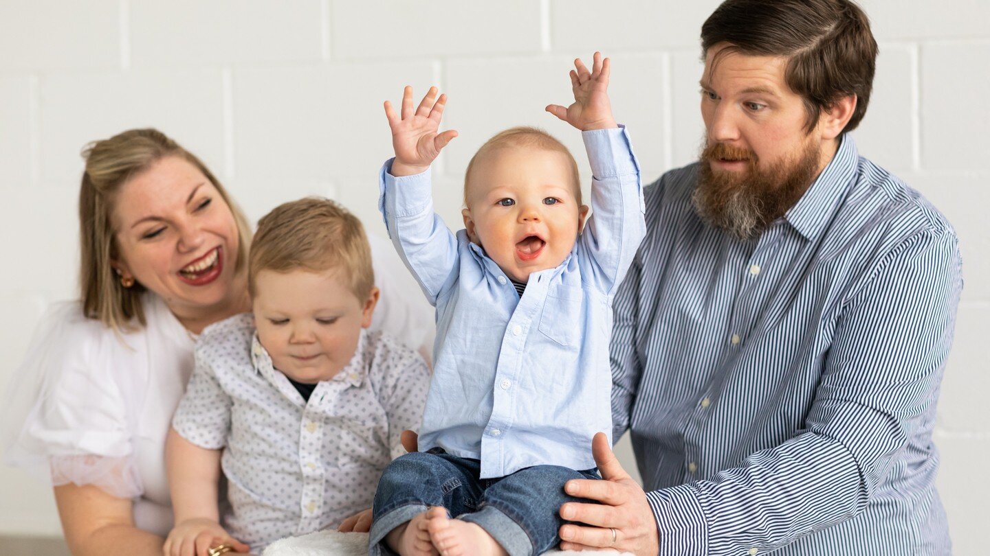 Put your hands in the air if today is your first birthday 🙌🏻 Happy birthday, Rourke! What a gift it is to have watched you grow in front of my camera this past year 🥹🤍
.
.
.
.
.
.
.
.
.
.
#familyportraits #familyphotographernh #nhfamilyphotograph