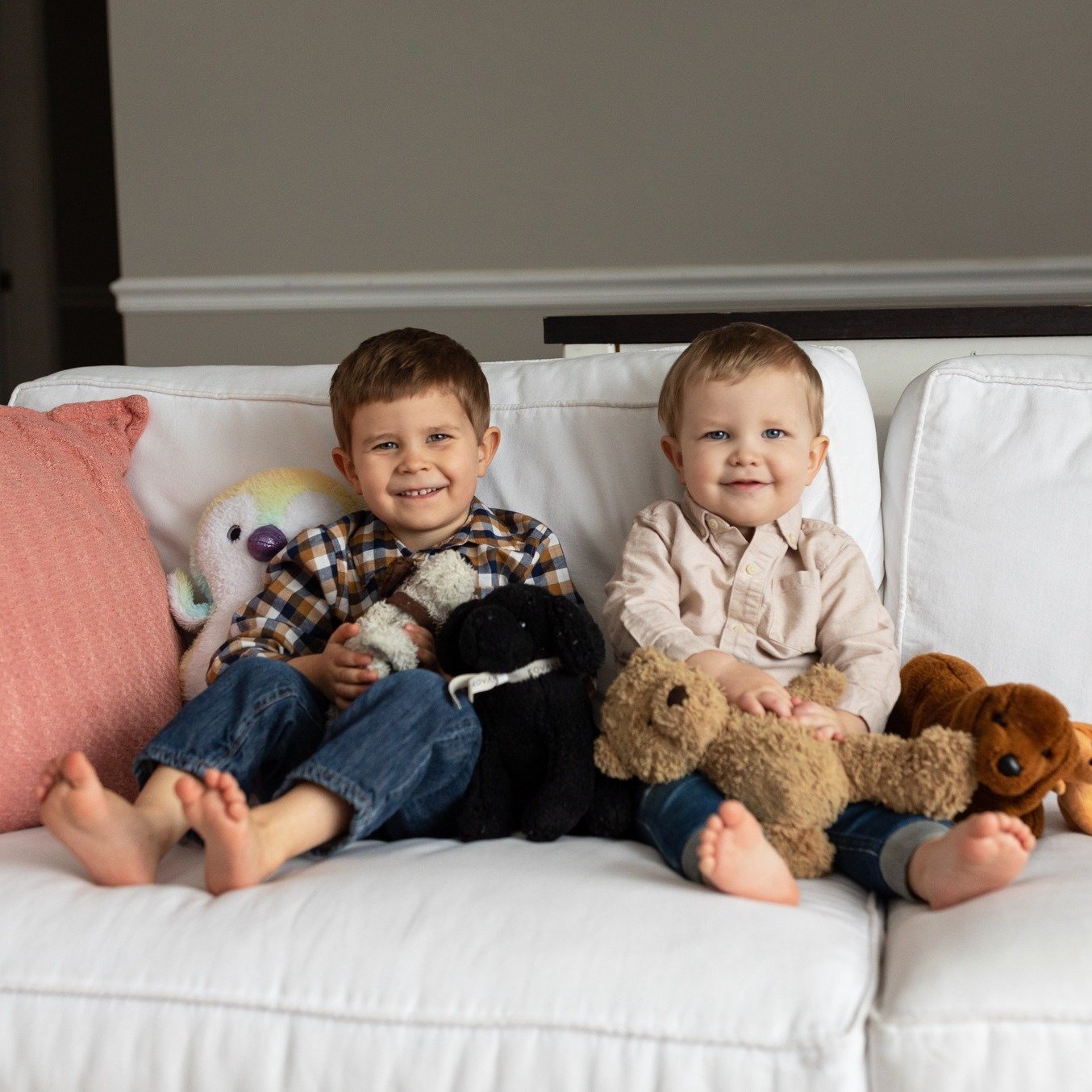 Can little ones bring their favorite stuffy to your upcoming portrait session? Absolutely! 🧸 Their favorite toy keeps your littles company during the session, and photos with them make heartwarming pictures that your kids can look back on. So yes, b