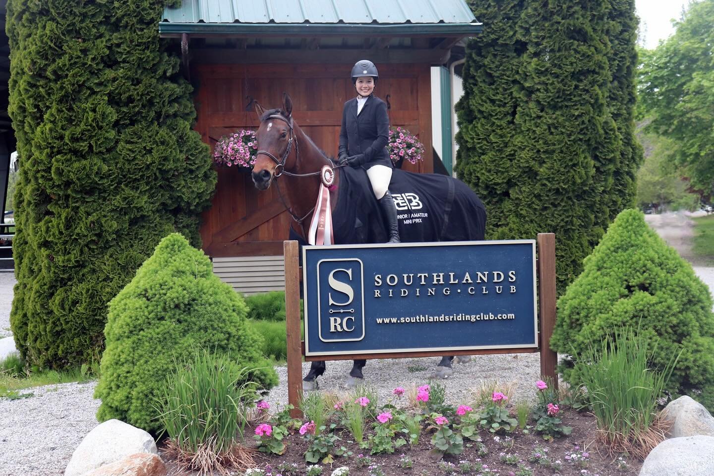 Bit of a late post&hellip; can&rsquo;t believe it&rsquo;s already been a week since the Southlands May Hunter/ Jumper Show. Couldn&rsquo;t be more proud of everyone who came out to support our local show and rode so well. 

Amelia and Waterlily 🥇jr/