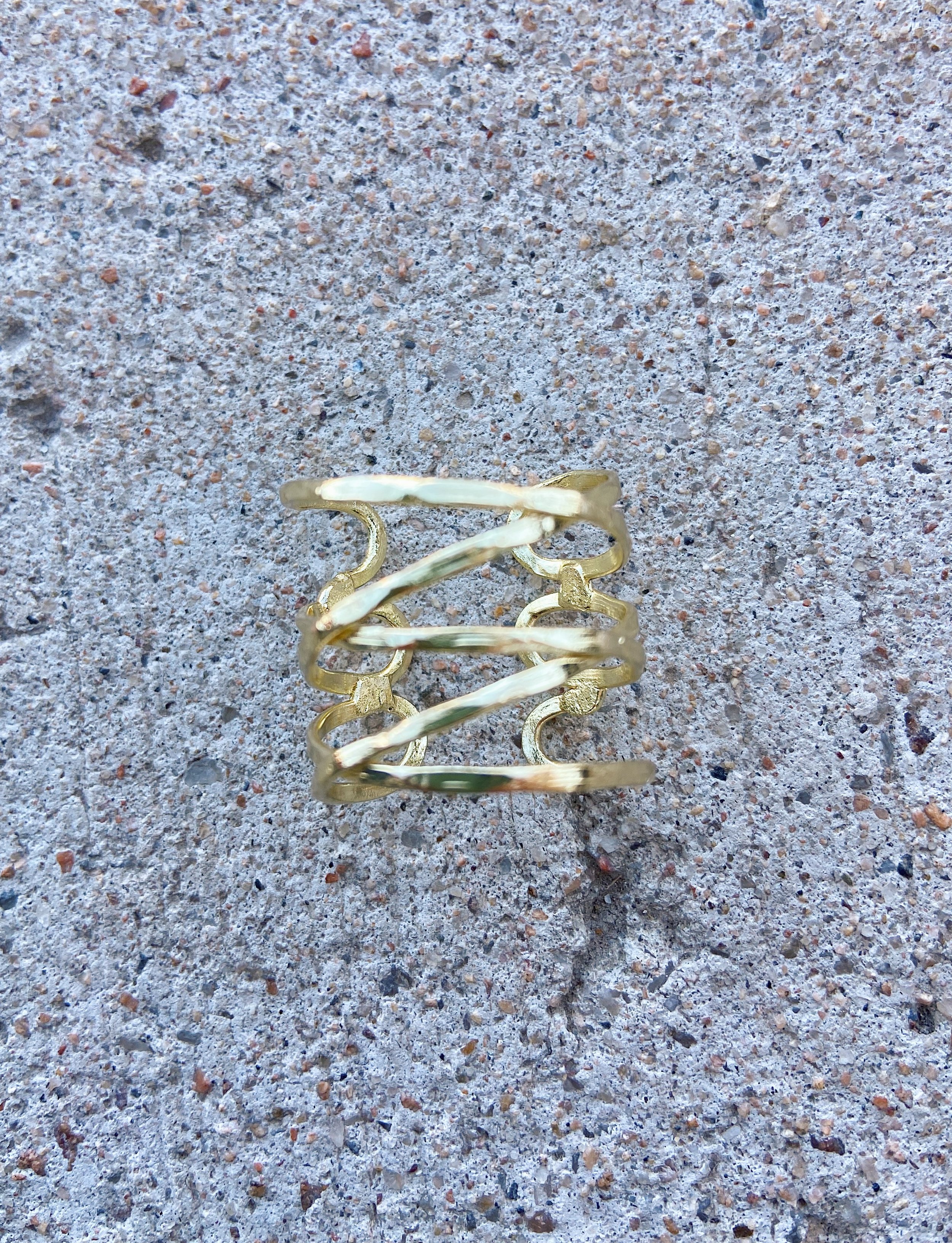 Gold Wind and Water Ring, Mata Traders