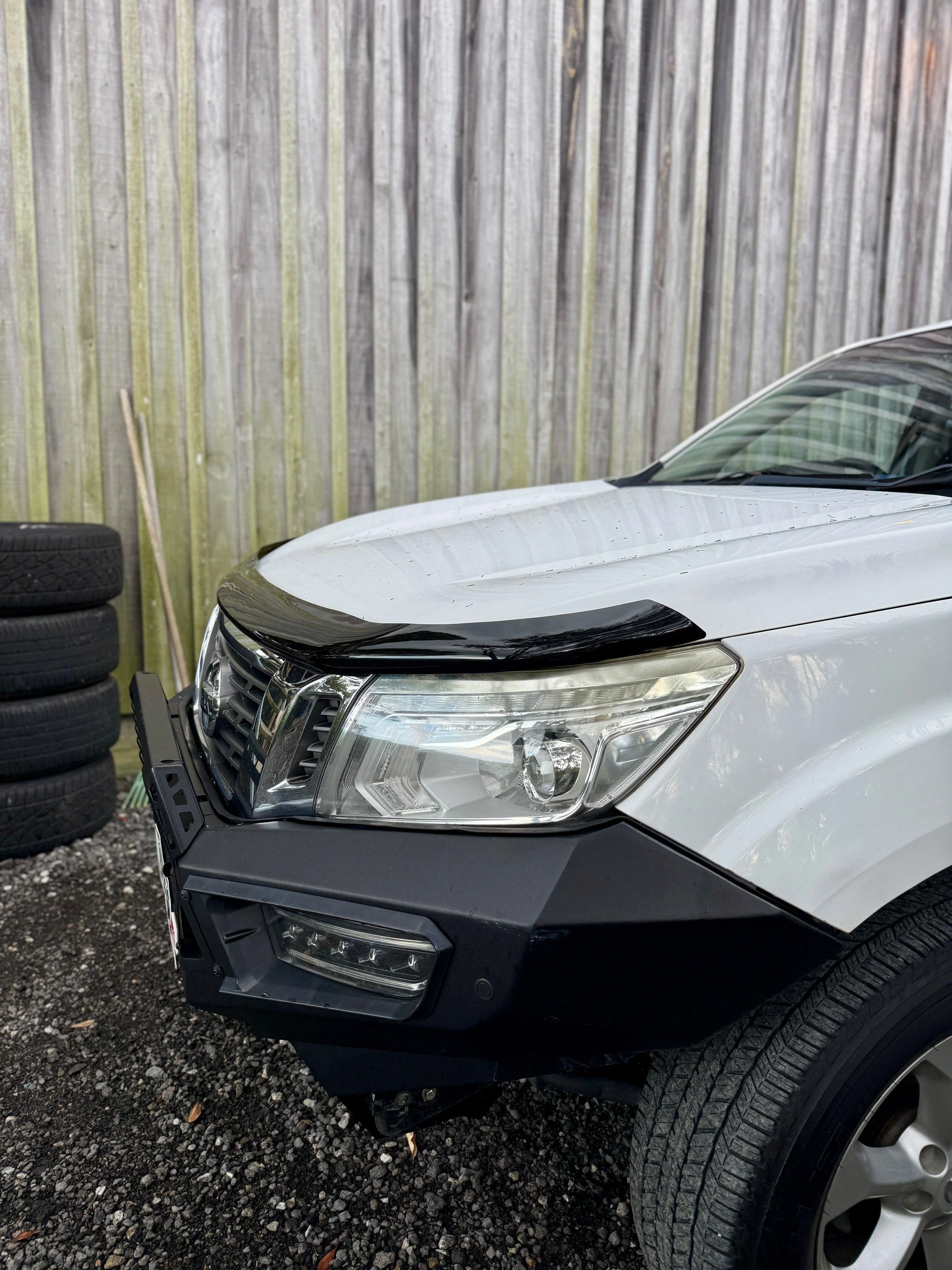 Bonnet Protector NP300 (1).jpg