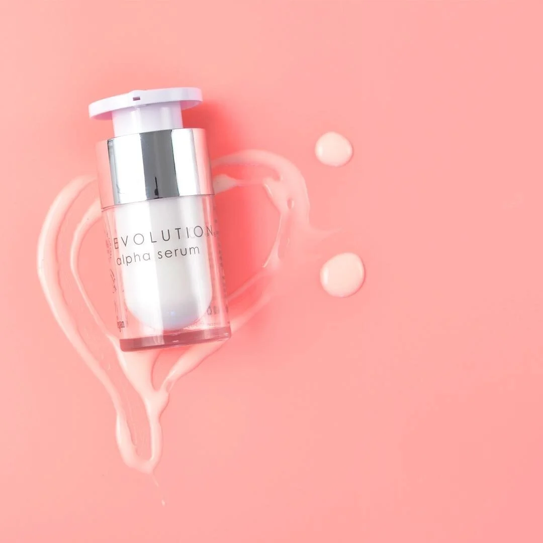 SKN-RG EVOLUTION ALPHA SERUM is designed to give the ultimate in high-performance aesthetics without the need for invasive procedures or synthetics 🌱

▫️Creates a natural shield against blue light and UV
▫️ Prevents photo-ageing
▫️ Protects fibroblasts
▫️ Conceals imperfections 
▫️Absorbs overproduction of oil 
▫️ Refines pores
▫️ Mattifying with soft-focus elements 
▫️Tightens and lifts for younger-looking skin 

🙌Available at iluhub.co.nz/retail therapy/shop skn-rg 
Link in bio☺️