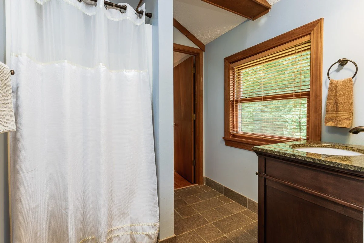bearwallow-cottage-master-bath.jpeg