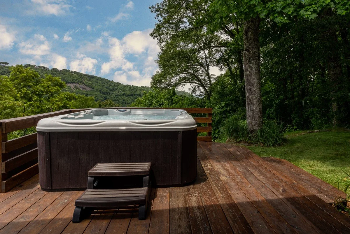 bearwallow-cottage-hot-tub.jpeg