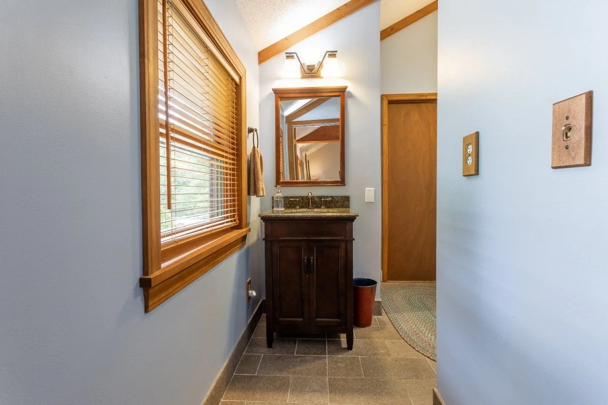 bearwallow-cottage-masterbath.jpeg