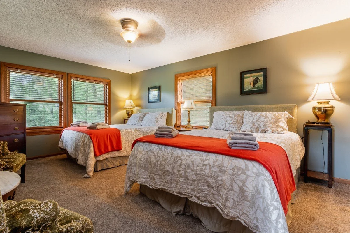 bearwallow-cottage-bedroom.jpeg