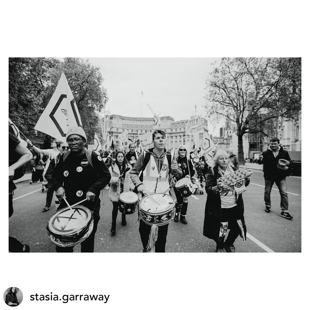Reposted &bull; @stasia.garraway 

Then there was that day in London where we went with the people from Extinction Rebellion to deliver a letter to the Queen on behalf of the bees...
It was really quite the thing to visit the headquarters of Extincti