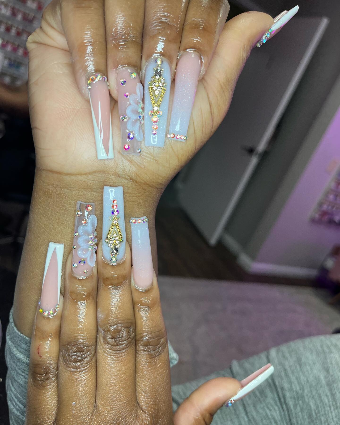 Diamonds are a girls best friend 😍
Nail set: full set with design 
Nail tech: @nailsbyarica_ 
www.LibertyBeauty.com
&ldquo;Experience the difference &ldquo;
&bull;
&bull;
&bull;
#libertybeautyfortwayne #libertybeauty 
#lbedgecontrol #lbessentials #f