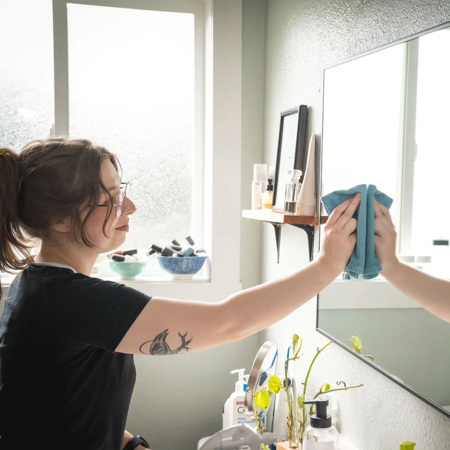 This is Amber! Catch them communicating telepathically with your cat, befriending the neighborhood murder of crows, or being one of the smartest and funniest people alive. 

They help train our new cleaners, so you KNOW they do a bang-up job! 

🐦&zw