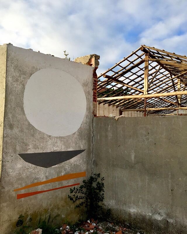 ...more Landsxape Painting
.
.
.
#ruins
#shapesandcolors 
#minimalism
#portugal
#travessa
#portugalruins