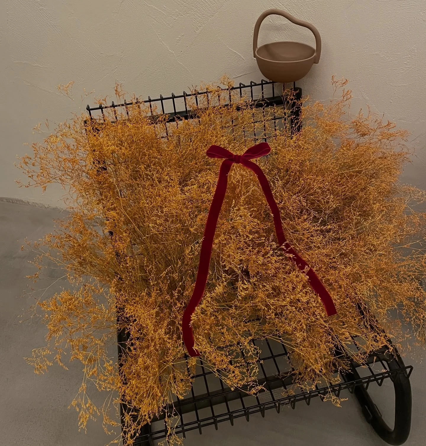 ・ 
BUON NATALE ✨

Guardiamo il cielo brillare, cerchiamo sempre il sorriso e facciamoci forti dell&rsquo;amore 🤍

・・・

MERRY CHRISTMAS ✨

Let&rsquo;s watch the sky shine, always look for a smile, and let&rsquo;s be strong with love 🤍