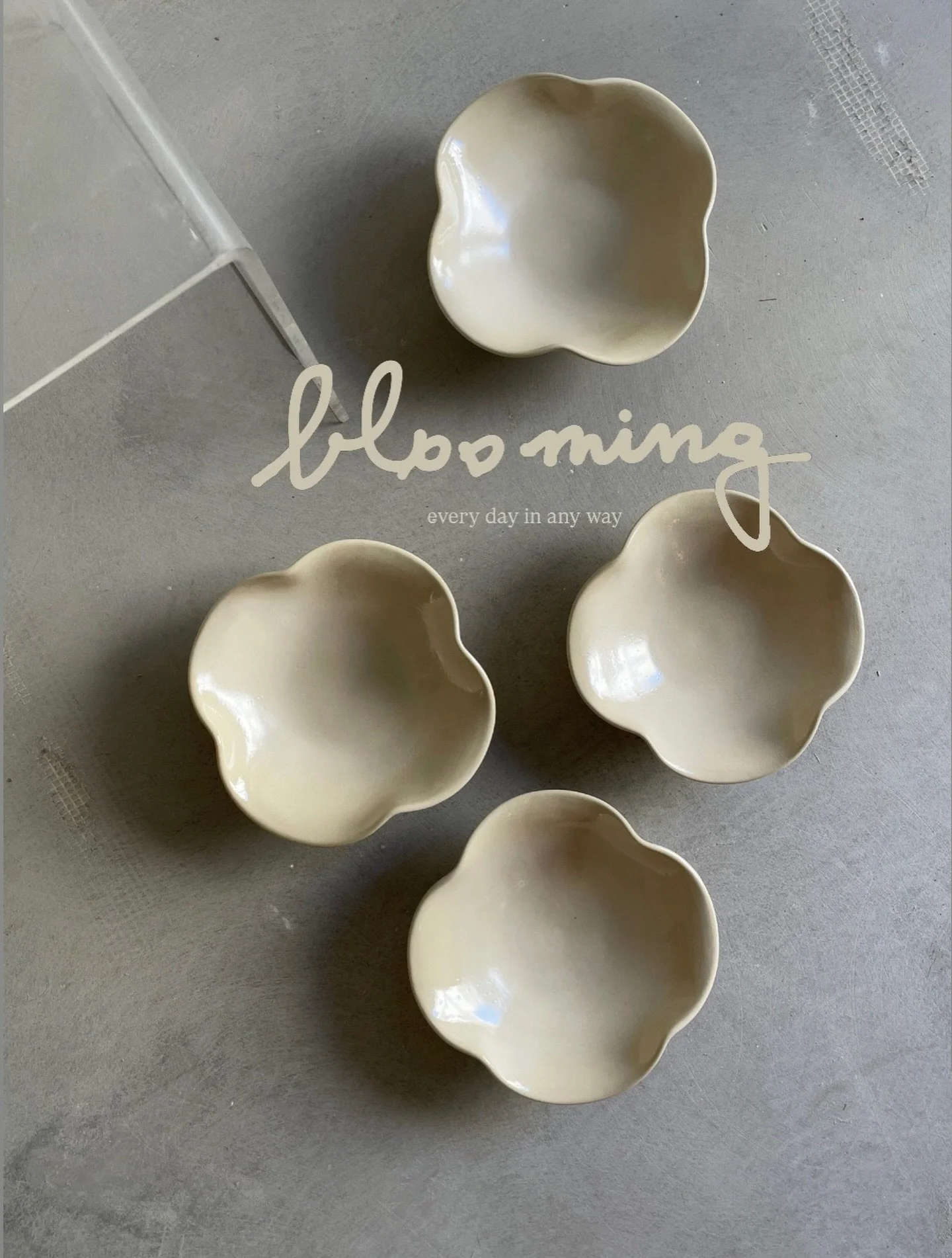 ・
BLOOMING, every day in any way 🌸

Petali di ceramica che sbocciano come piccoli gesti quotidiani: forme morbide e accoglienti che celebrano la forza gentile e poetica delle donne.
Un oggetto ispirato alla delicatezza dei fiori, che evoca la fiorit
