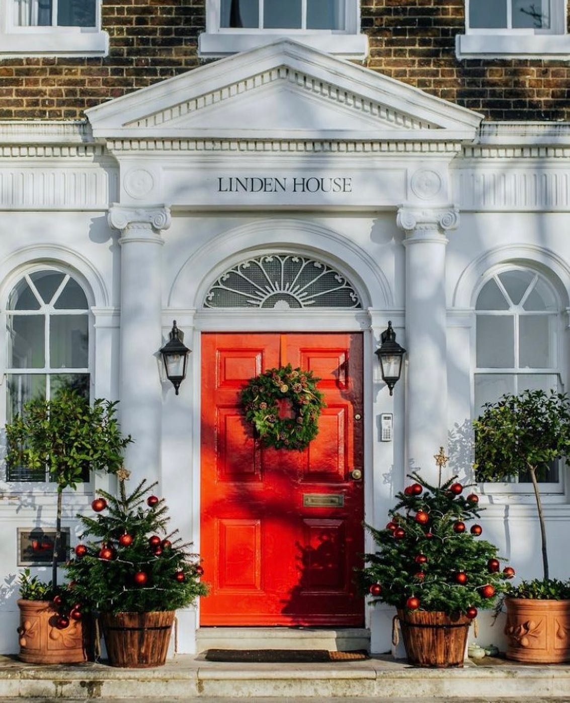 The countdown to Christmas is on! 

📸 @lundonlens 

#christmasinlondon #london #snow #londonproperty #ilesprimeproperty #ilesproperty #countdowntochristmas #propertyinlondon #ilovelondon #belgravia #capital #picadilly #christmas