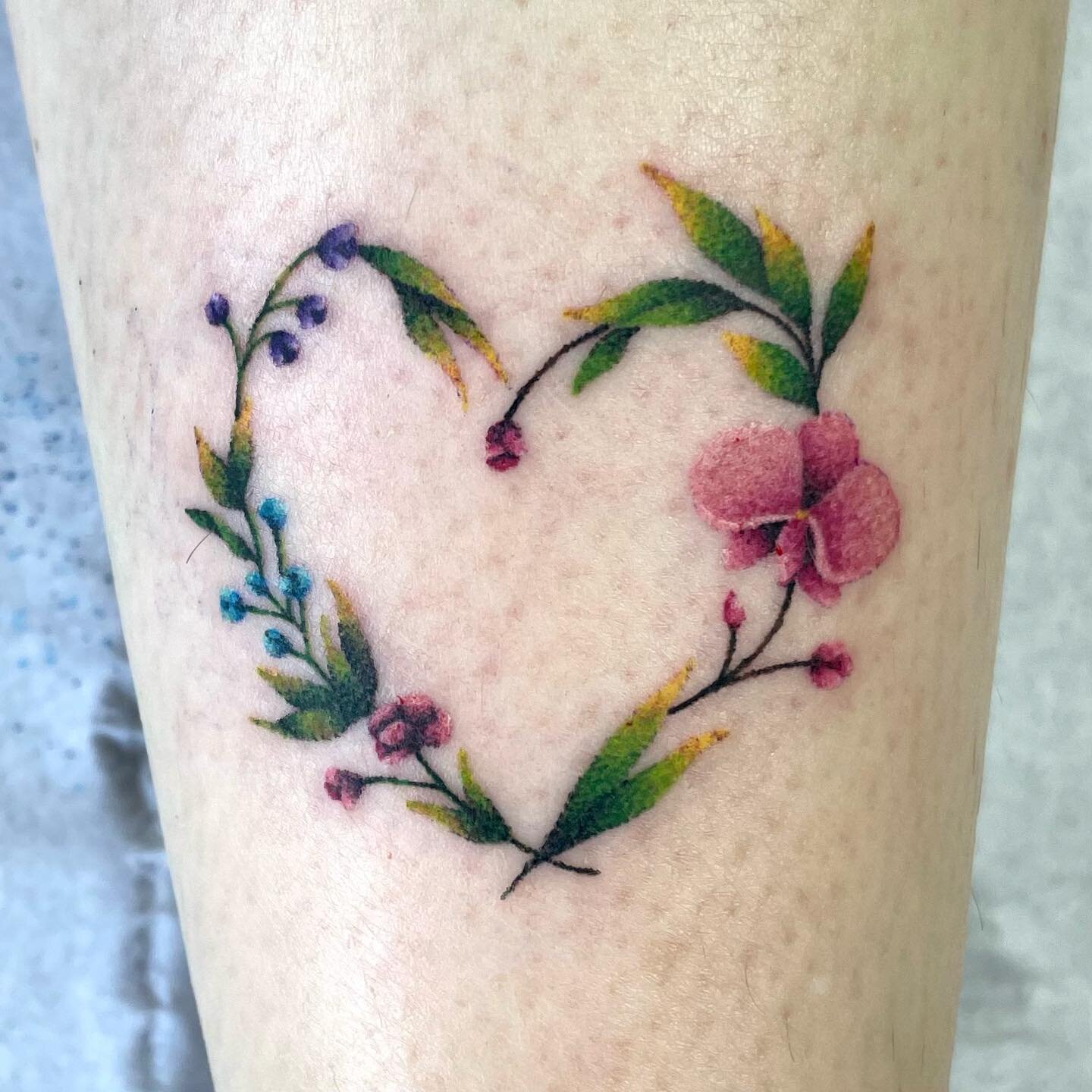 Tiny dotty flowers done by @amyrose.tattoo Amy has some great flash designs up for grabs and is excelling at these brilliant colour dotwork floral designs! Aswell as producing strong neo-Japanese designs and black work tattoos! Check her work out and