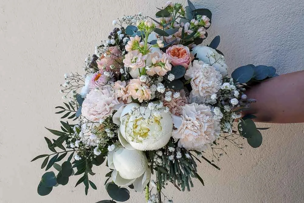 Kukat juhlaan, arkeen ja suruun Turussa voiKukka! Flower Shop — voi