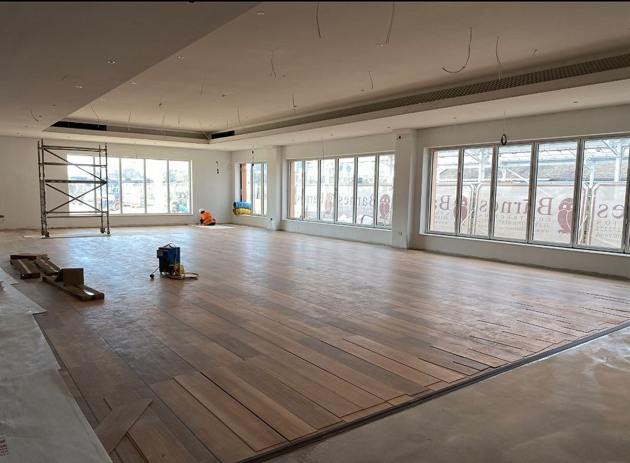 Phase 2 works are progressing well at @scotsdalesgardencentre !

The flooring is now being installed within the new restaurant and the ceilings are close to being complete. The restaurant entrance external timber boarding is also being installed. 

K