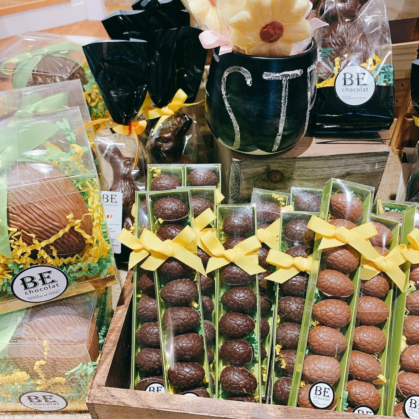 We are eggs-tremely egg-cited (🥴) that Easter is soon upon us! 
Pop by for some egg-cellent chocolate eggs from @be_chocolat_usa and @fritzknipschildt before we run out!