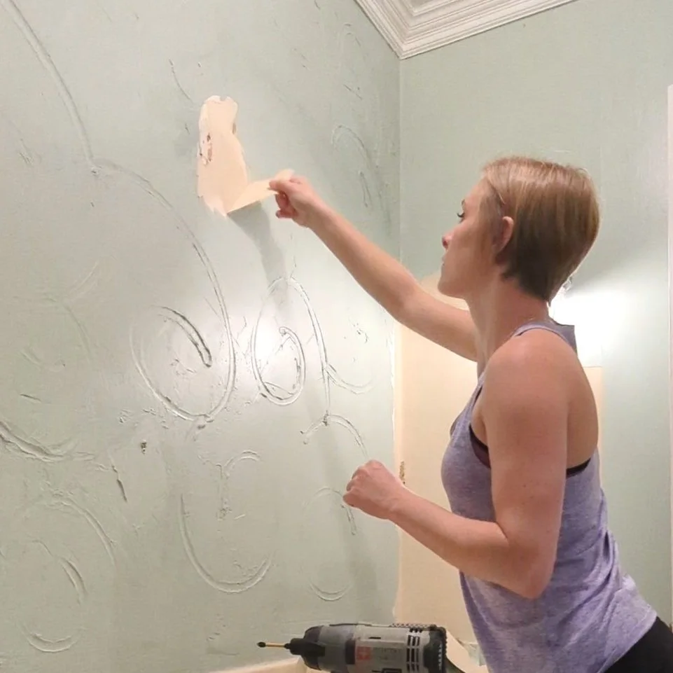 3 Ways to Remove Stubborn Wallpaper