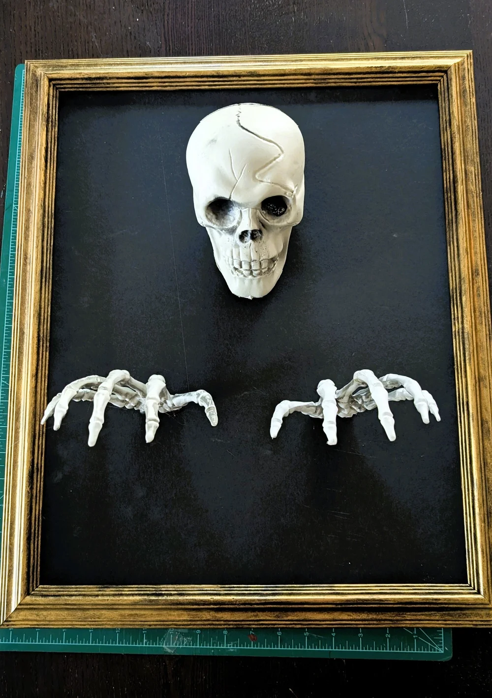 Skeleton Picture Frame DIY_3-min.jpg