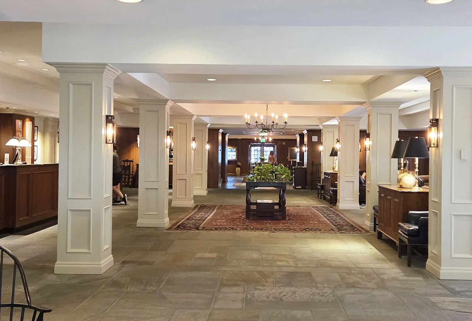 Williamsburg Lodge lobb.