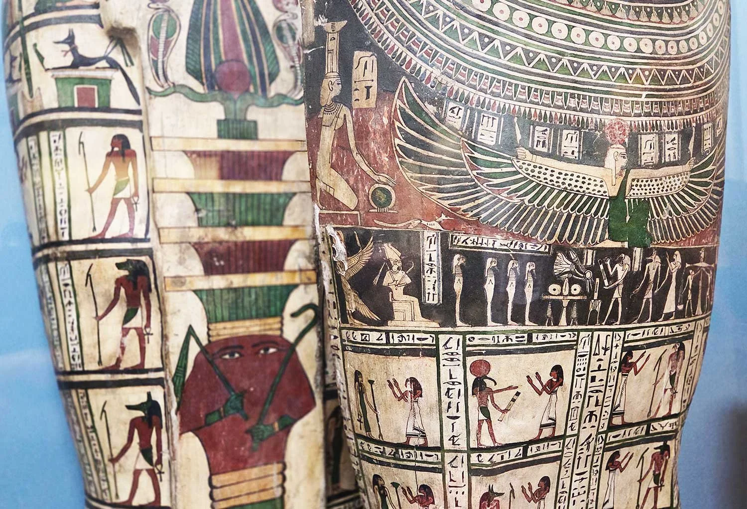 Goddess Nut on a anthropoid coffin.