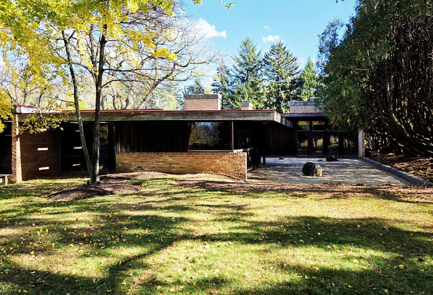 One view of the exterior of The Schweikher House