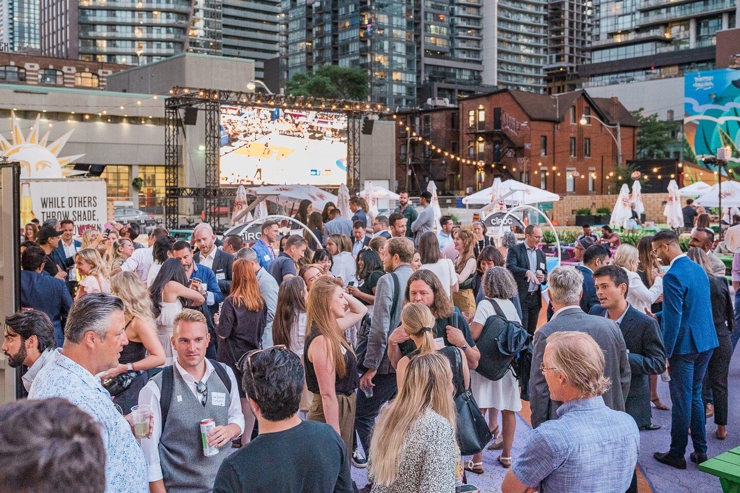 Throwing it back to last year's unforgettable ULI Toronto Summer Social! Professionals from the real estate and development industries came together for an epic networking event. The RendezViews patio, hosted by The Fifth Social Club and The Ballroom