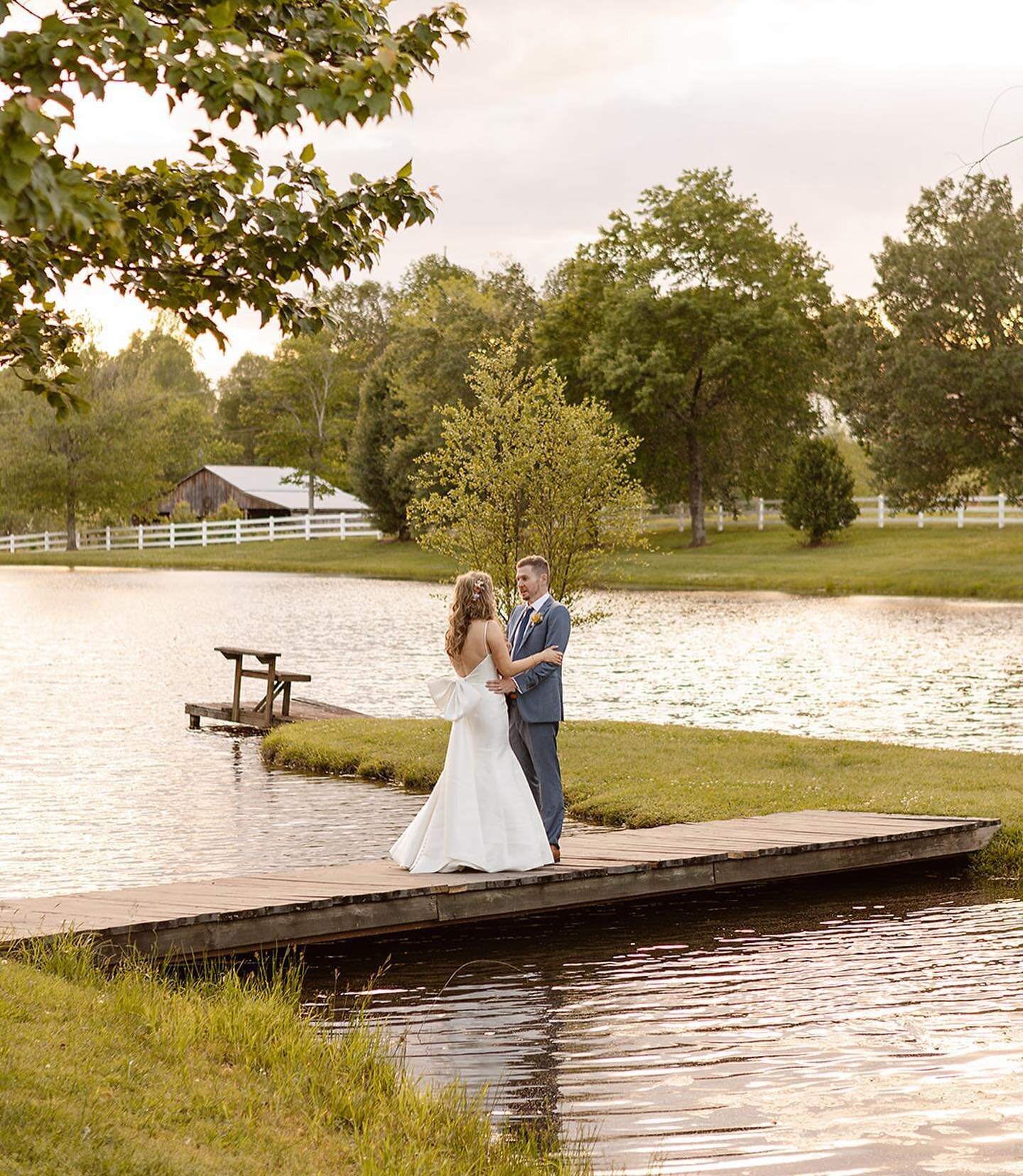 Congrats Kimberlee &amp; Parker! 🤍Married 4.30.23🤍Their picturesque ceremony was held @ymcaprettyplace followed by a fun filled reception @southwindranch_tr 
We enjoyed working with this sweet couple on planning their #destinationwedding in #upstat